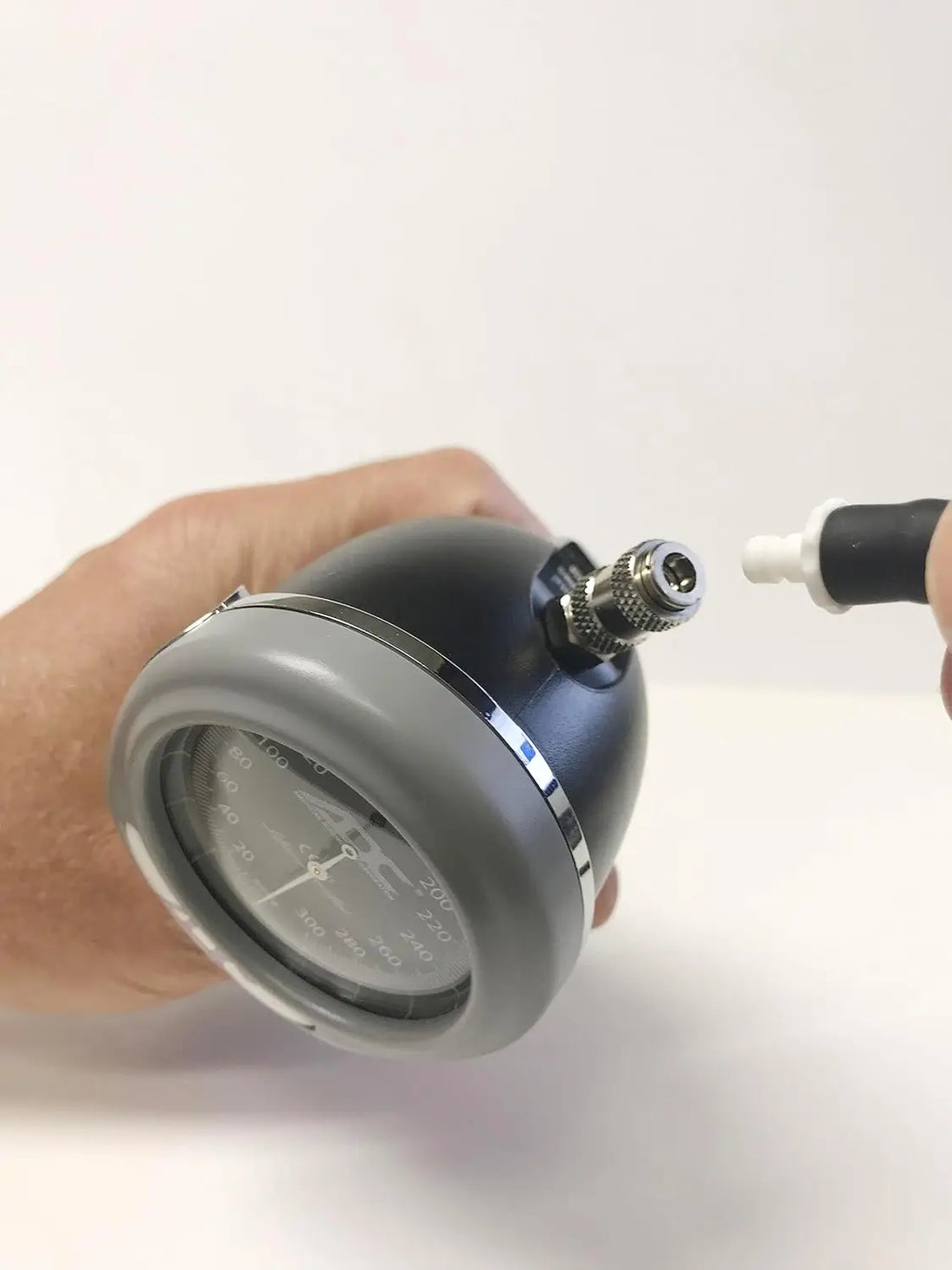 Multikuf 732-BK EMT 4-Cuff Kit with 804 Palm Aneroid Sphygmomanometer